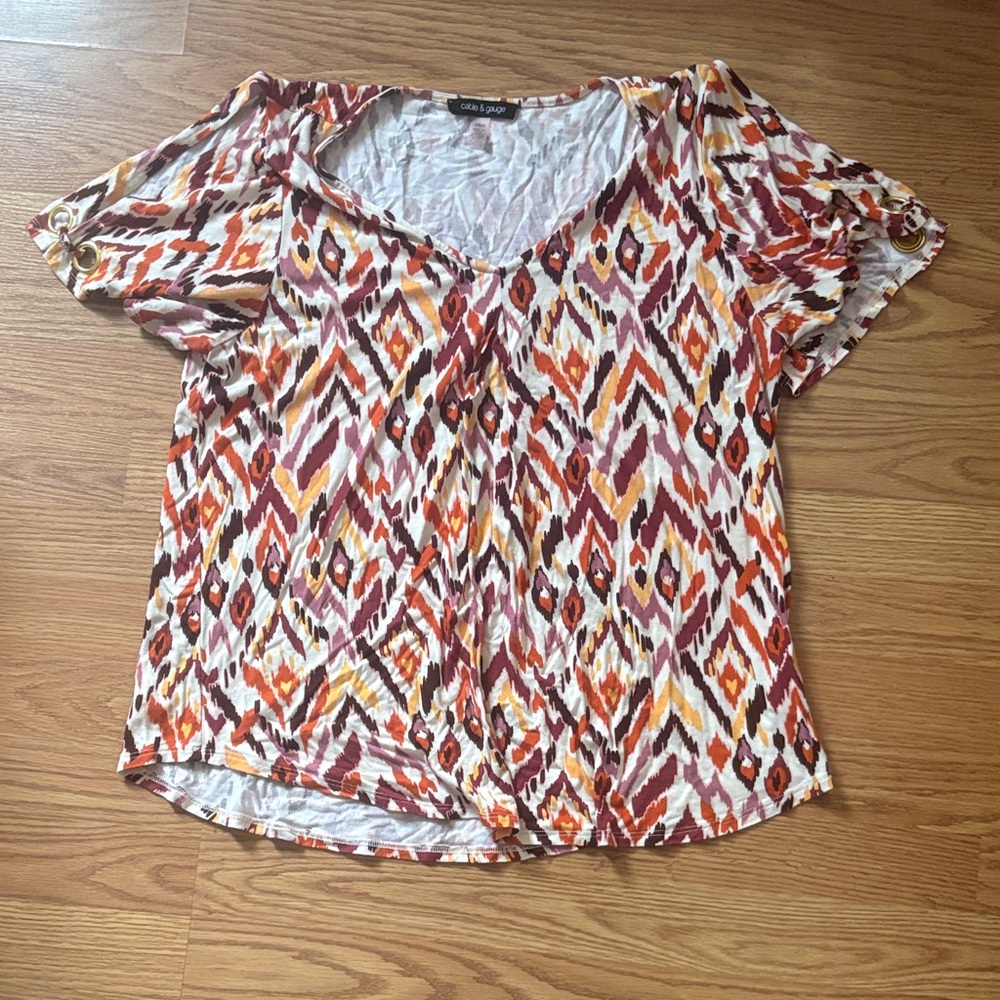Cable & Gauge Colorful Geometric Print Women's Top